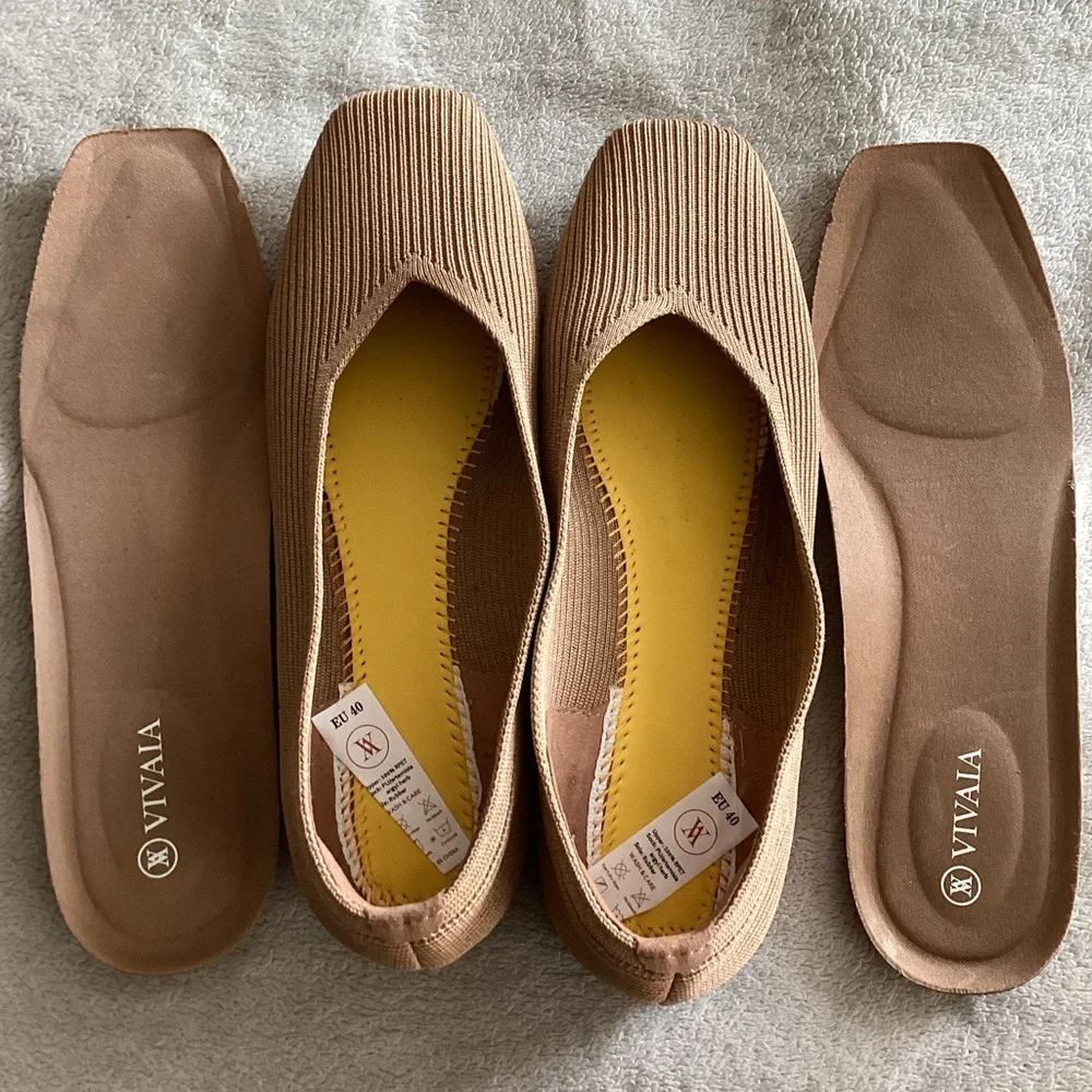 VIVAIA Women's Knit Flats in Camel